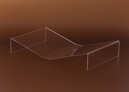 Elegante Buchpräsentation in Schuafenstern, auf den Regalen oder den Theken. Die Stütze ist leicht schief, und das bedeutet optimale Position für die Bücher. Materialstärke: 4mm Farbe: transparent