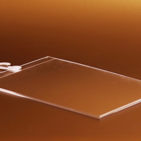 Preisschildhalter mit Powerklammer zum Aufhängen, das Blatt kann seitlich eingeschoben werden.