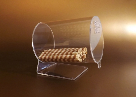 Waffelrollenhalter mit zylindrischer Form aus Plexiglas. Größe: 150 x205 x 200 mm (Breite x Tiefe x Höhe)