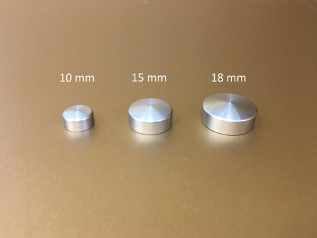 Elegante Zierkappe, Spiegelkopf, Schmuckschraube. Zierkappe-Ø: 18 mm Schraubenkopf-Ø: max: 11 mm 