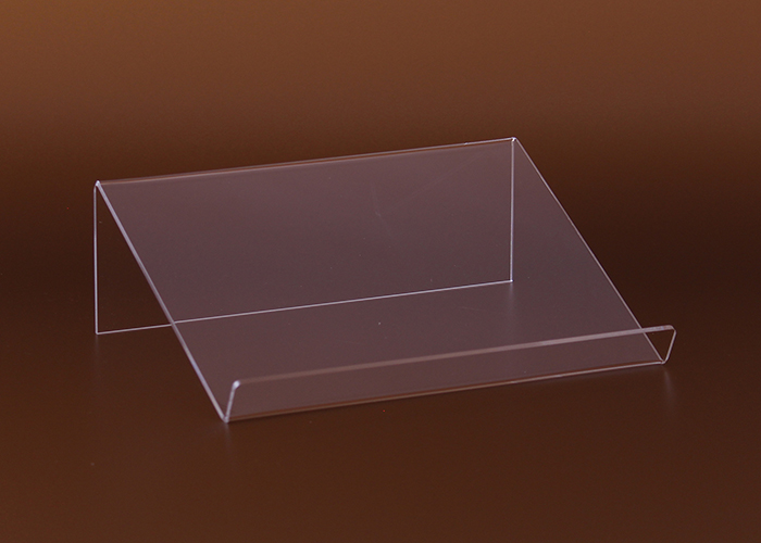 Transparenter Buchständer als Leseständer. Auch als praktische Lesehilfe für Schule, Schreibtisch oder fürs Bett geeignet. Materialstärke: 3mm Farbe: transparent