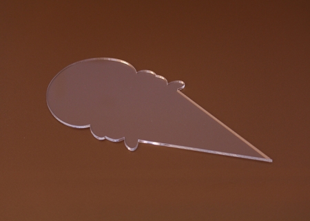 Der eiswaffelförmige Stecker aus transparentem Plexiglas ist ein unerlässliches Zubehör für Eisdielen. (ohne Sticker und Aufschrift)