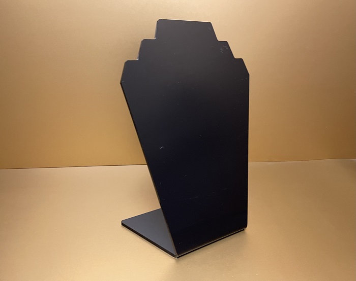 Der Halskettenständer ideal für Schaufenster und Geschäfte. Der exklusiv gefertigte Schmuckstückständer aus transparentem Plexiglas kann Schönheit und Glanz der Artikeln ganz gut hervorheben.