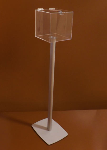 Spendebox aus Plexiglas auf einen stabilen Standfuß aus Metall montiert.