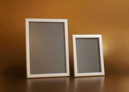 Plakatrahmen für Innenbereich wird aus Eloxal-Aluminium mit Rückwand aus Kunststoff gefertigt.