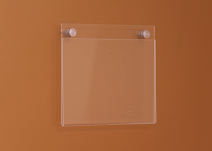 Das Display ist von drei Seiten offen, von einer Seite geschlossen, mit 2 Abstandhaltern, elegante Form.
