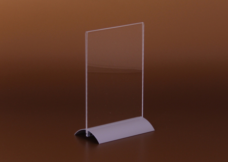 Tischaufsteller (T-Ständer) mi einem Aluminiumstandfuß. Die Infomaterialien lassen sich komfortabel und schnell austauschen.