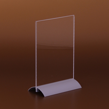 Tischaufsteller (T-Ständer) mi einem Aluminiumstandfuß. Die Infomaterialien lassen sich komfortabel und schnell austauschen.