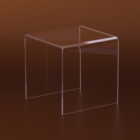 In Quadratform aus Plexiglas gefertigte transparente Warenträger, Warendisplays können ideal als Dekorbrücke, Dekorständer für Platzierung der Waren im Theken-und Tresenverkauf, im Schaufenster oder in der Vitrine verwendet werden.