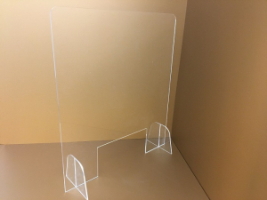 Spuckschutz, Schutzscheibe aus transparentem Plexiglas mit Ausschnitt für Durchreichen oder Reden.